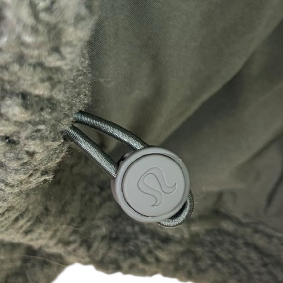 Lululemon - Women’s ‘Cinchable’ Fleece Zip-Up Jacket, Dark Olive - Green, Size 2 - Picture 13 of 16
